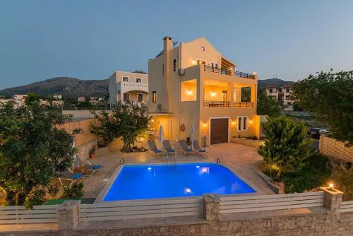 Νikolaos Villa with Private Pool, Playground & BBQ