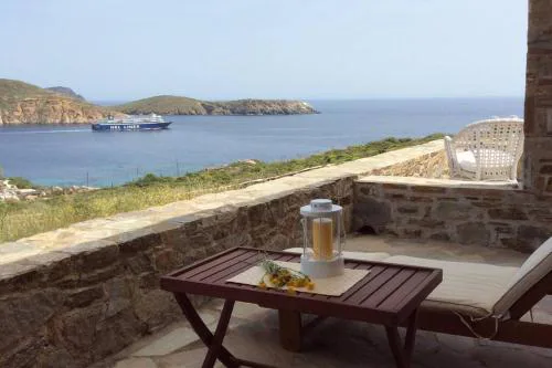 Chez Semiramis The Summer Breeze House 5'min from the beach