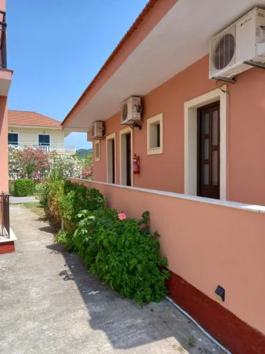 KOSTAS APARTMENTS