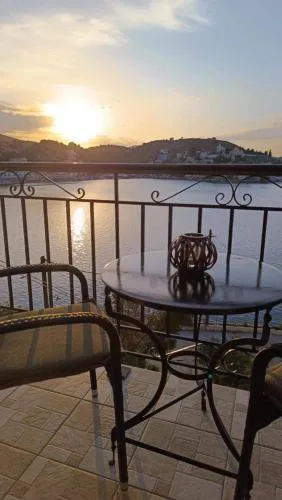 Doukissa's House I -Symi - House with sea view