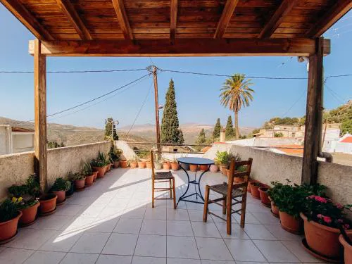HILL SANDALI HOUSE