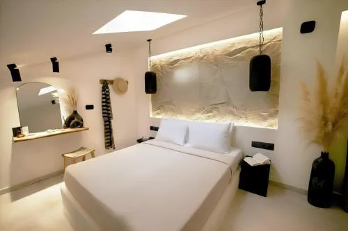 ŌMNIMI Signature Living