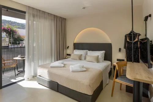Karteris Luxury Suites