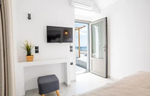 Cliff Aura Suites