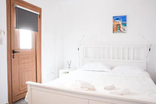 Cozy Budget Apartments in the Heart of Fira