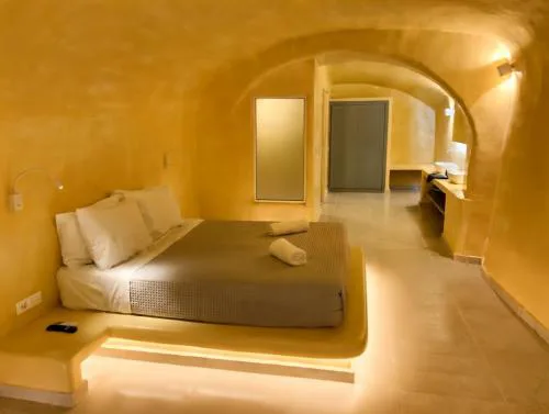 M Residence Santorini Johnnie Cave