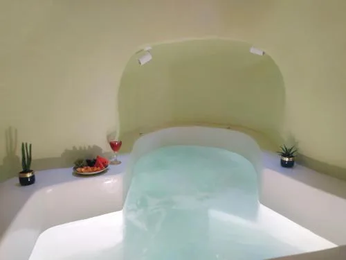 Santorini Oasis- Cave House
