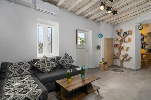 Milos Guesthouse