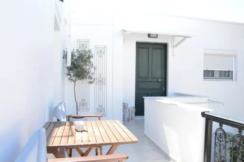 Cute Studio Steps from Catacombs & Bus Stop