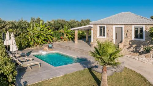 Binios Villa - private pool, walking distance from the Beach