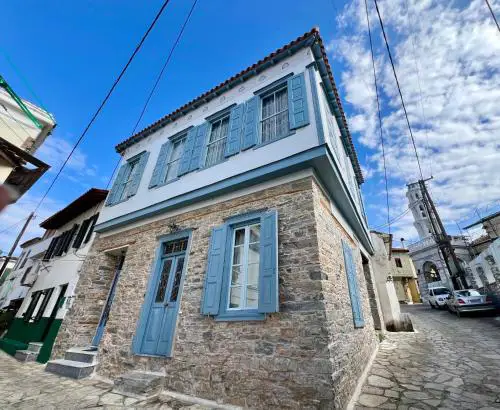 The Blue House - Traditional House in Old Town