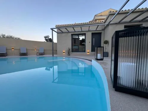 Private Pool House By Natchos