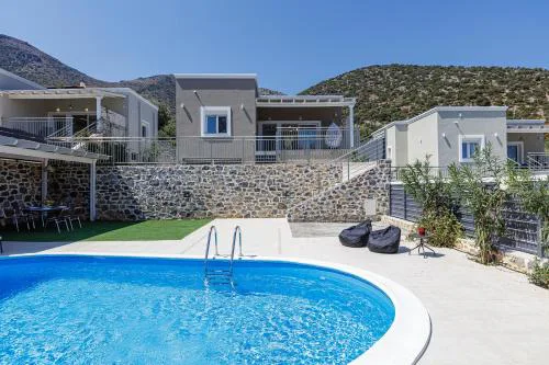 Modern family villa Basilicata Salmostro in Bali w/ Pool & BBQ Area