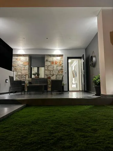 George luxury stone apartment