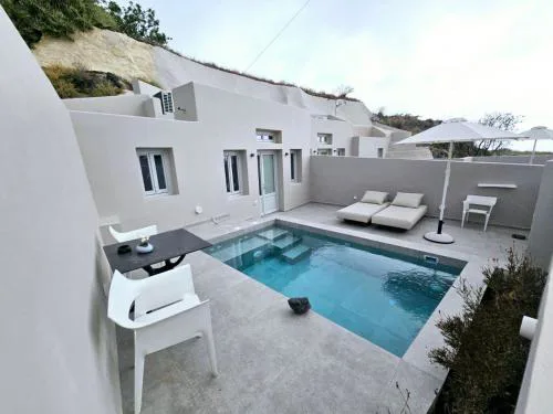 Petroma Cave Suites