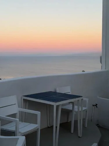 White Swallow Suite Santorini