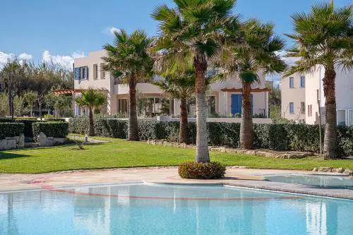 Calmaliving Seaside apartments with pool
