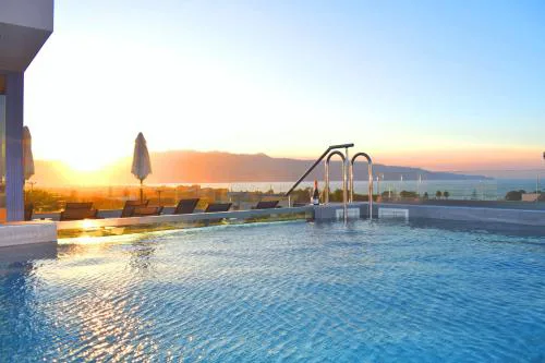 Naval villa-Panoramic villa with heated pool on the roof