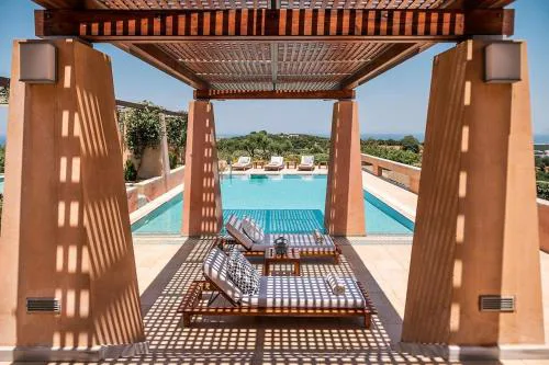 Villa AnnaNiko, Luxury Villa, 2 Heated Pools, Jacuzzi, Gym, Stunning Views, Green Energy