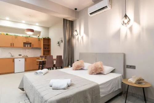 Bella Vacanza Studios - 450m from the beach, by ZanteWize