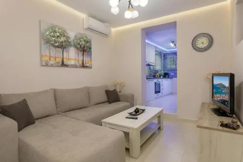 Evia's Apartment - New Apartment In Town!