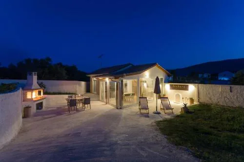 Icabaru private house with garden BBQ, near Laganas, Zakynthos