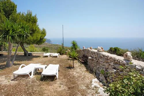 Lithahiro stone house