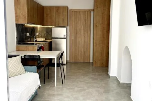 Margie Town, Studio Αpartment