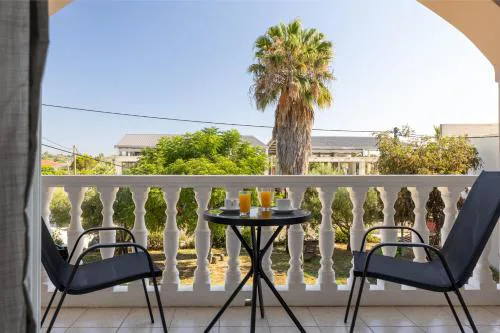 Palm Studios, 350m from Agios Sostis Beach, by ZanteWize