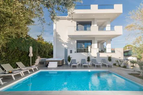 Royal View Villa - Private Pool & Hot Tub