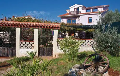 Apartments with parking space Fazana - 13761