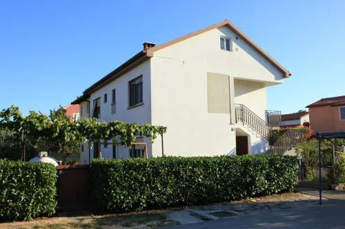 Apartments with parking space Fazana - 7230