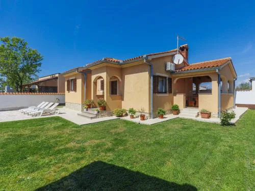 Holiday Home Nina by Interhome