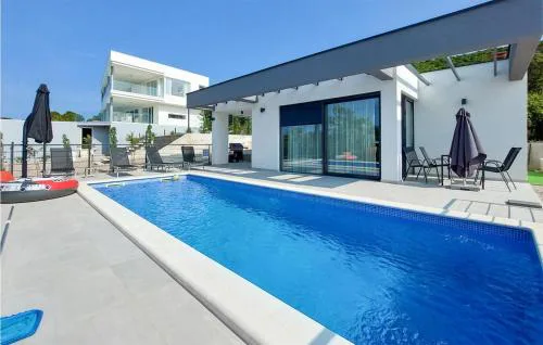 Stunning Home In Reburici, Trget