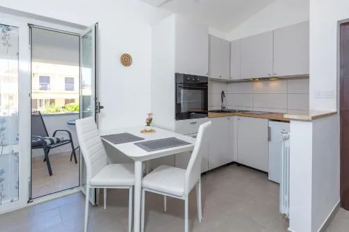 Apartment 3F