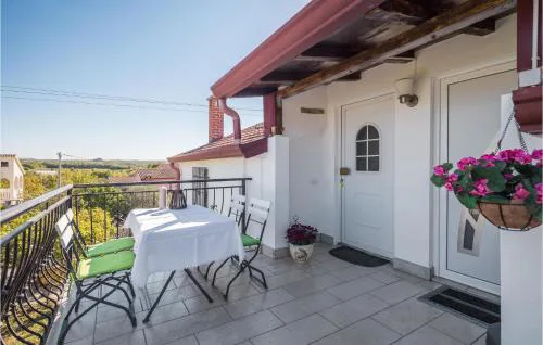 One-Bedroom Apartment In Musalez