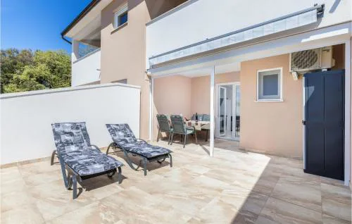 Nice Apartment In Barbariga With Wifi