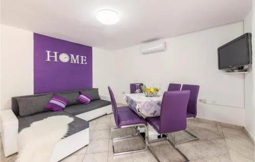 Amazing Apartment In Pavicini With Wifi