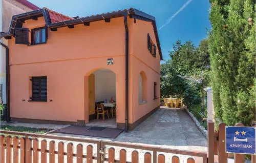 Cozy Apartment In Pavicini With Wifi