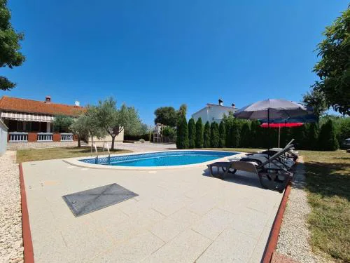 Ferienhaus mit Privatpool für 7 Personen ca 90 qm in Pavicini, Istrien Südküste von Istrien