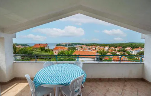 Gorgeous Apartment In Pjescana Uvala
