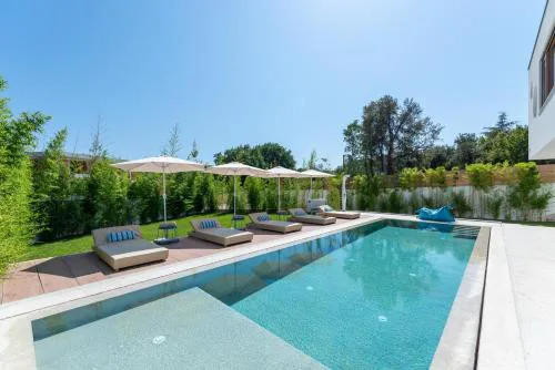 Villa near beach wih 12 meters long pool