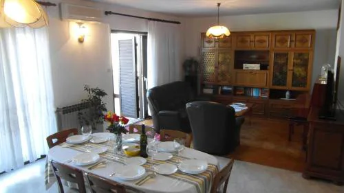 Wohnung Mit Großer Terrasse