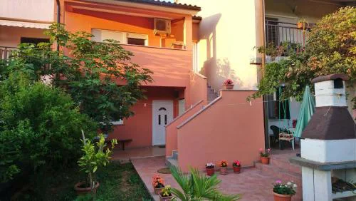 Apartments with parking space Valbandon, Fazana - 7305