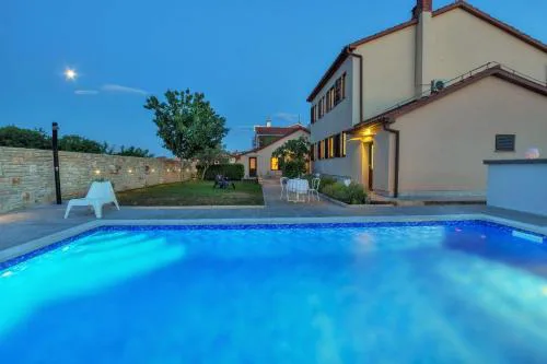 Ferienhaus mit Privatpool für 10 Personen ca 200 qm in Fažana-Surida, Istrien Istrische Riviera