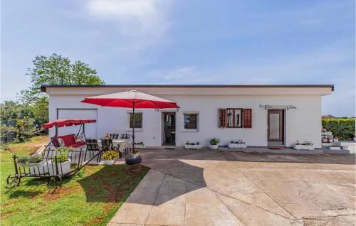 Gorgeous Apartment In Valbandon