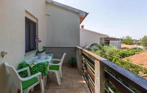 Stunning Apartment In Valbandon