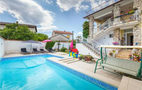 Stunning Apartment In Valbandon