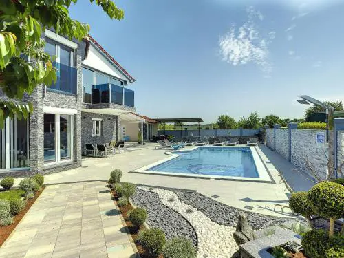 Villa in Fa ana near Beach with Pool