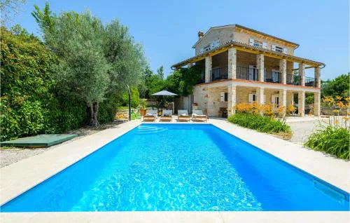 4 Bedroom Cozy Home In Sveti Lovrec